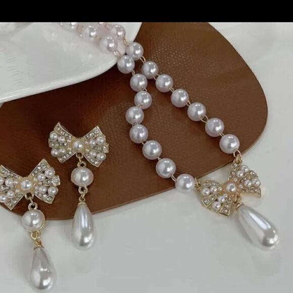 Faux Pearl Bow Necklace & Earring Set - Picture 1 of 5